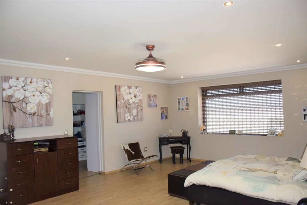 main house - main bedroom 