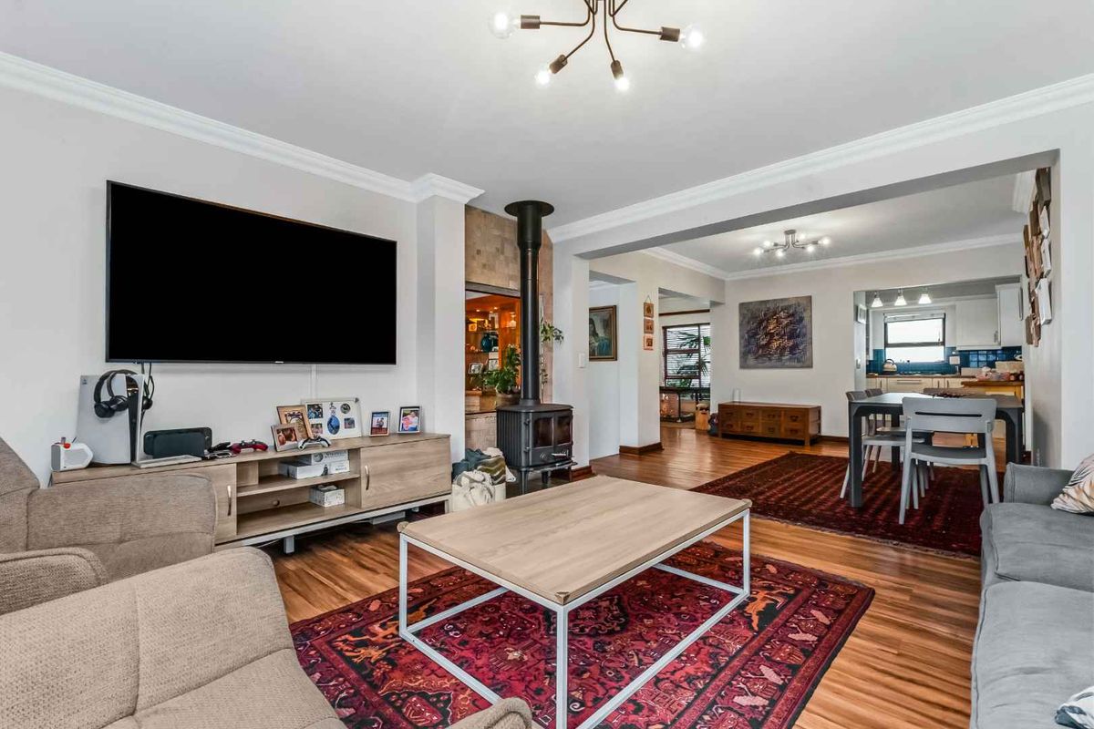 Stunning 3 Bedroom Home For Sale in Fourways - Photo 2
