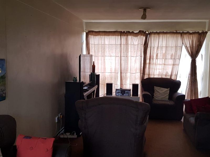Spacious 2-Bed Unit Near Gautrain with Pool & Covered Parking - Photo 7