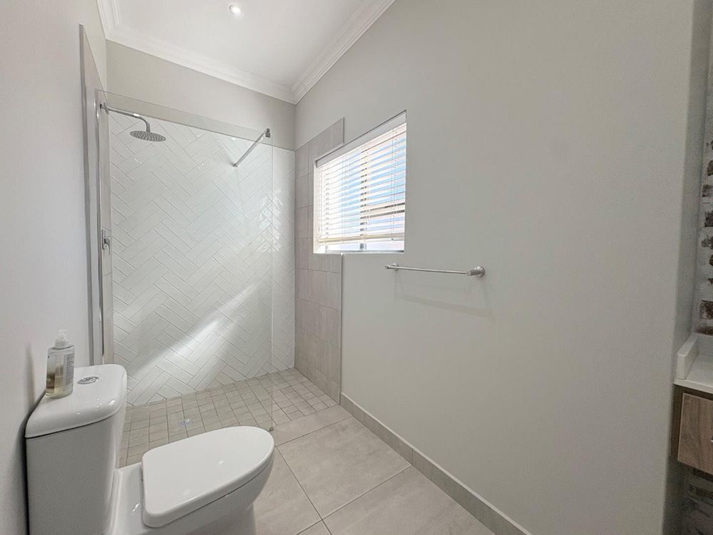 Modern bathroom.