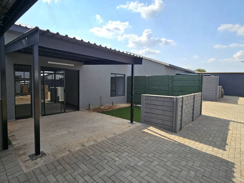 2 Bedroom Apartment in Retirement Estate - Photo 2