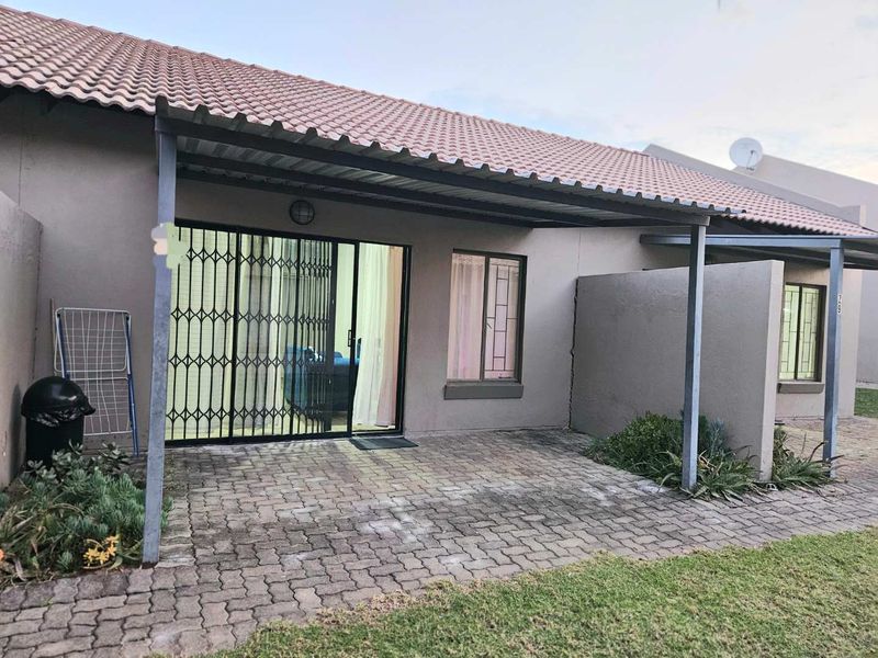 beautiful 2 bedroom town house for sale - Photo 2
