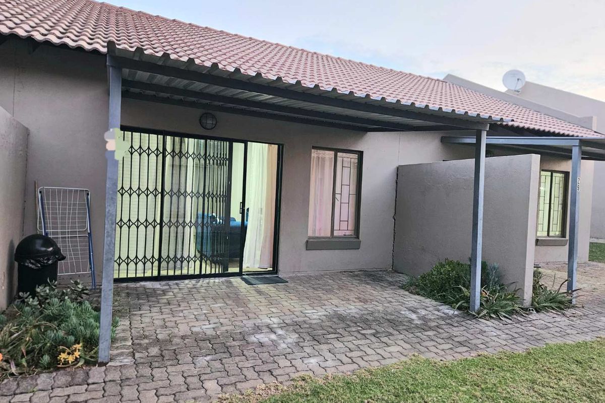 beautiful 2 bedroom town house for sale - Photo 2