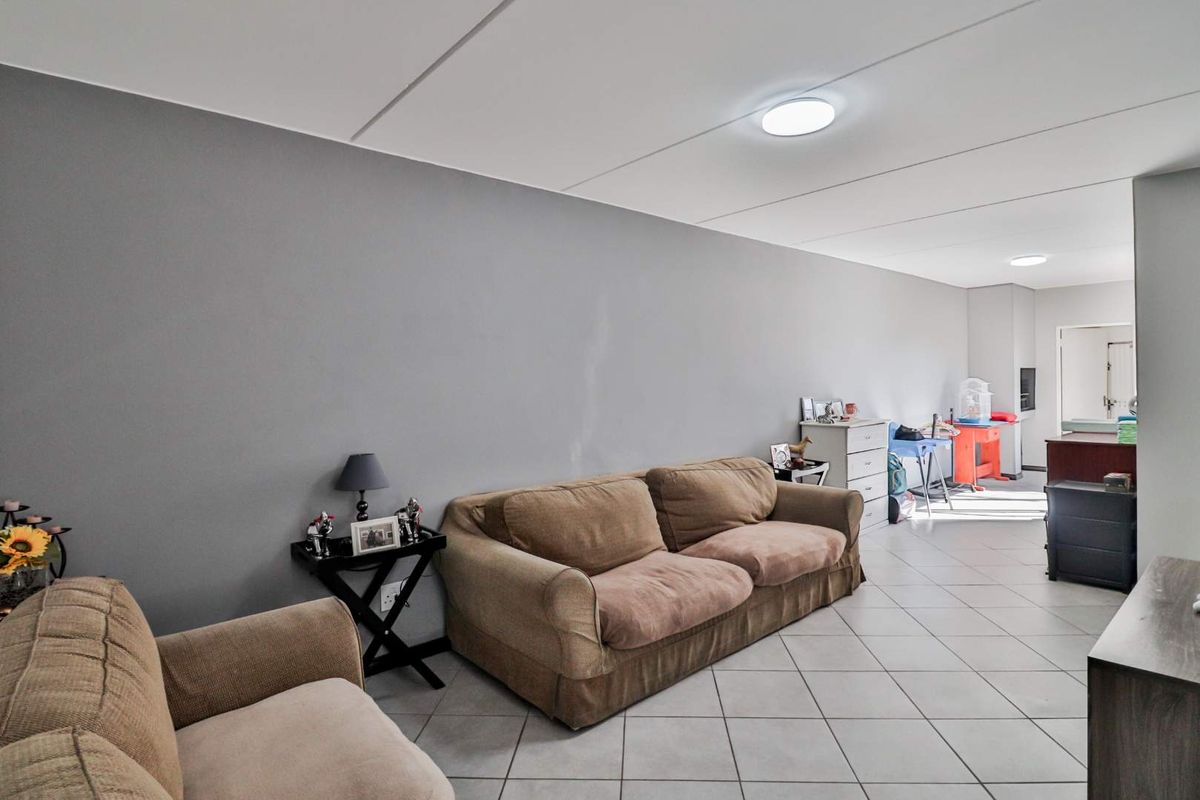 Modern Townhouse with Open Plan Living - Ground Floor Unit Next to Park - Photo 5