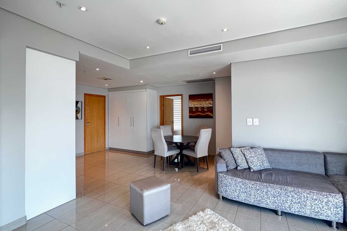 2 BEDROOM | 2 BATHROOM APARTMENT - Photo 3