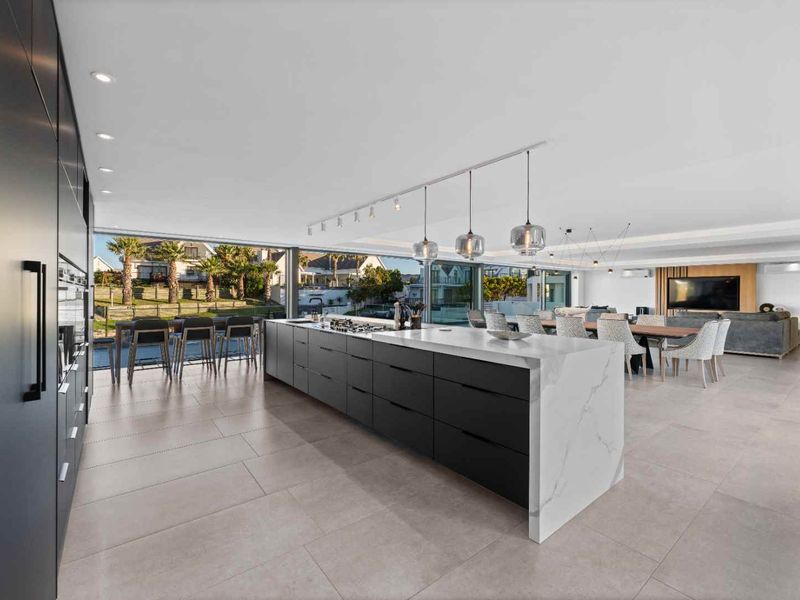 Off-Grid Luxury on the Canals – Includes Boat, Kayaks & More - Photo 5