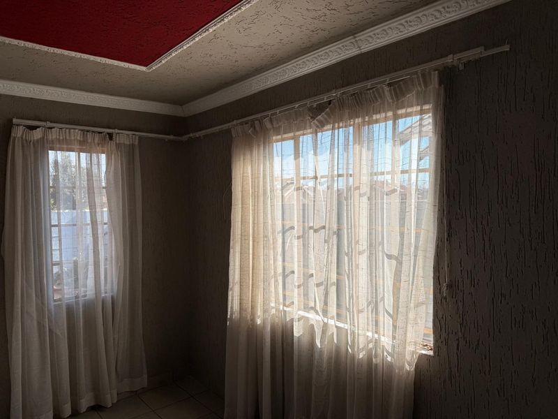 3 bed for sale in skycity - Photo 8