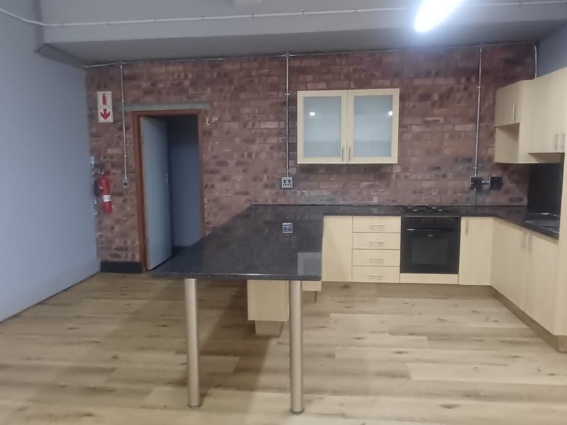 PRIME CBD OFFICE TO LET - Photo 10