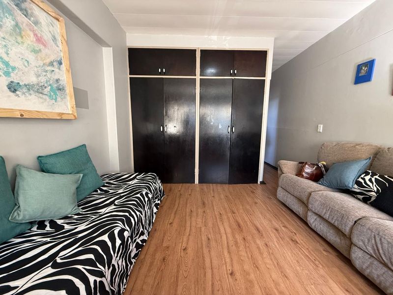 Bachelor Flat - Waverley - Photo 10