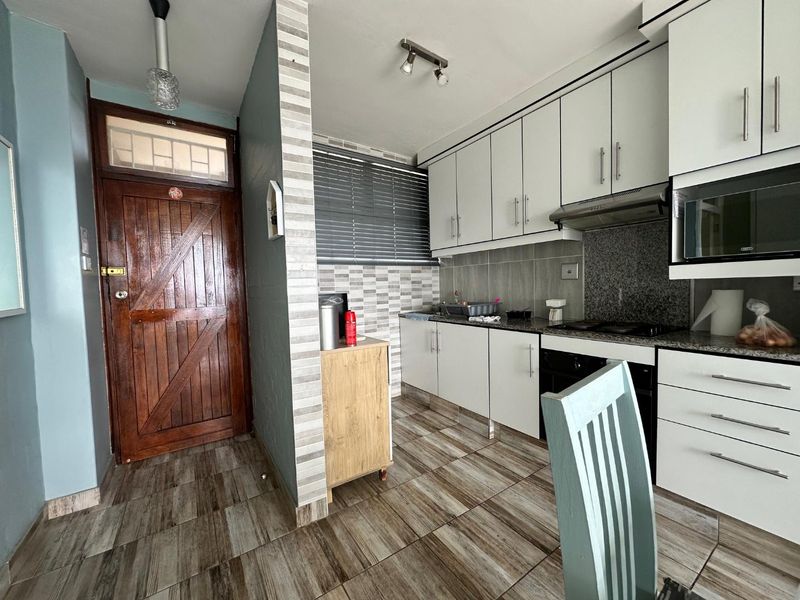 2 Bedroom Apartment For Sale - Compensation Beach - Photo 4