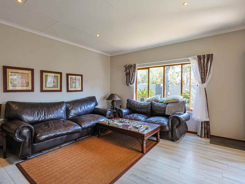 Fully Furnished 2-Bedroom, 2-Bathroom Townhouse in Silver Lakes Golf Estate - Photo 7