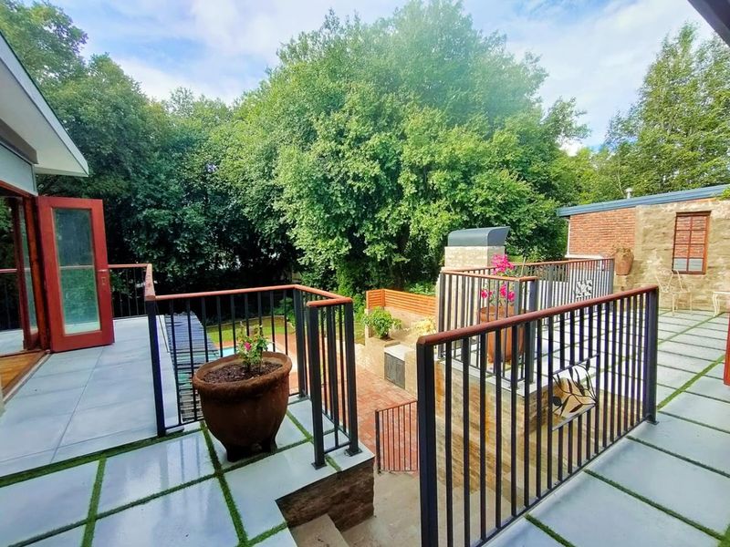 IDYLLIC NEWLY RENOVATED FAMILY VILLA - Photo 3