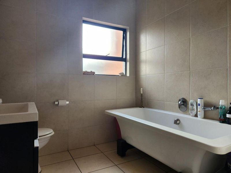 Modern 2-Bed Sanctuary with Scenic Views - Photo 10