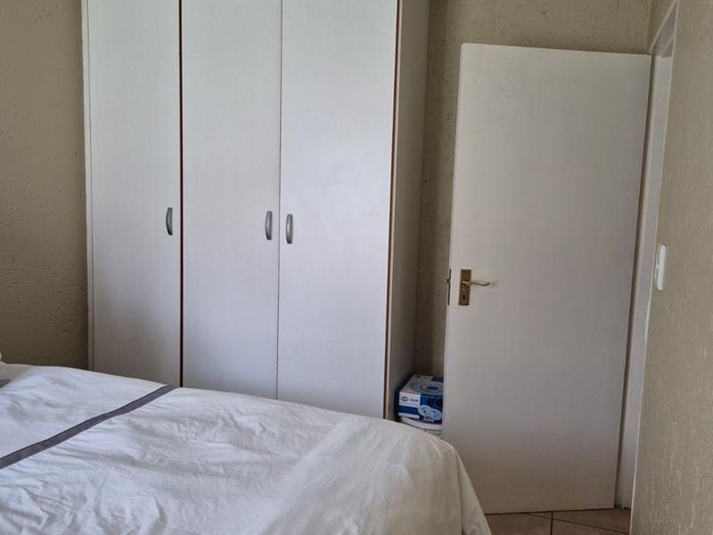 Location Meyersdal and lock up and go, with 24 hour security, what a pleasure. - Photo 8