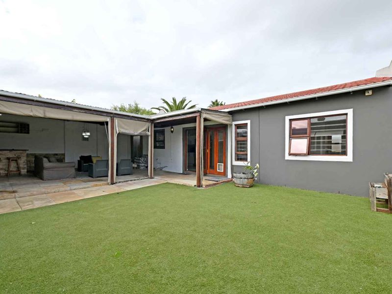 Charming Family Home with Entertainment Area & Separate Studio Apartment - Photo 8