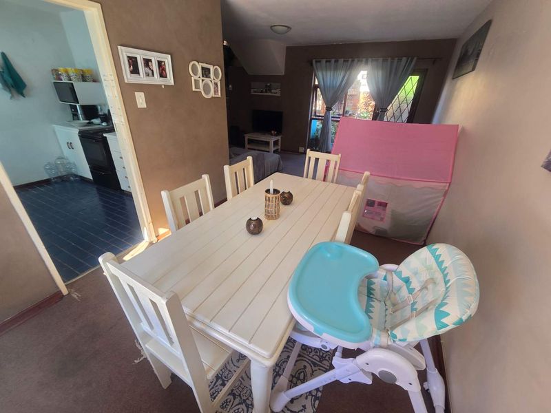 Spacious 3-Bedroom Duplex with Braai Patio & Pool Views | Belmore Park, Westering - Photo 9