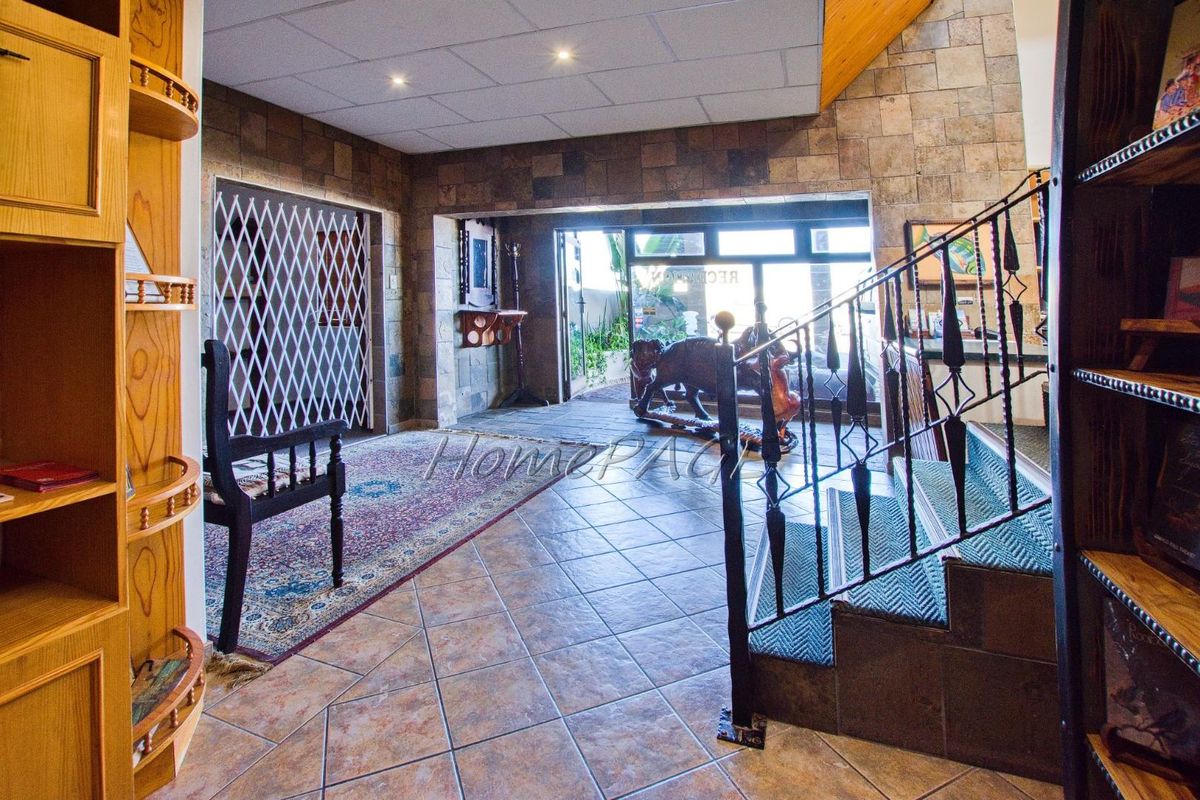 Lagoon, Walvis Bay:  18 Bedr Guesthouse is for Sale - Photo 2
