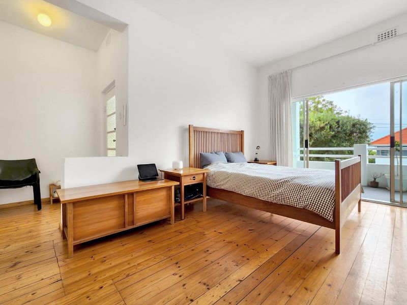 Open-Plan Living, Balcony and Views! - Photo 5