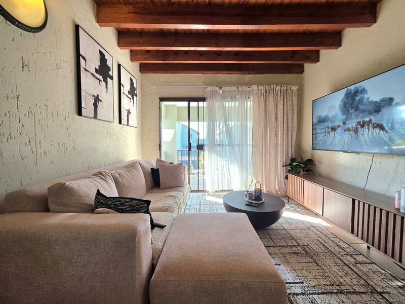2 Bedroom Apartment / Loft in Paulshof - Photo 2