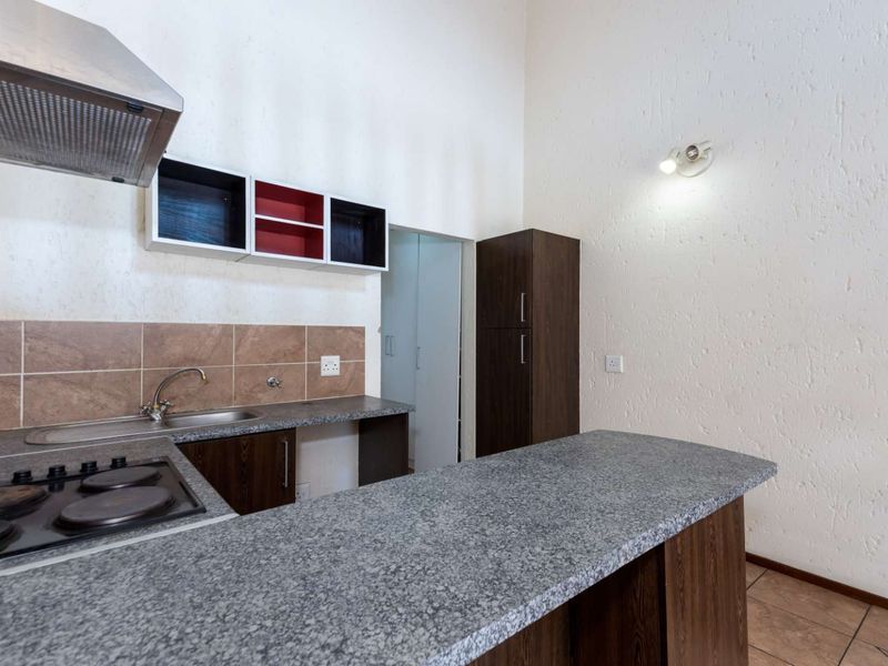 TOP FLOOR LOFT APARTMENT, BOASTING LOADS OF NAURAL LIGHT AND IN A FANTASTIC LOCATION - Photo 7