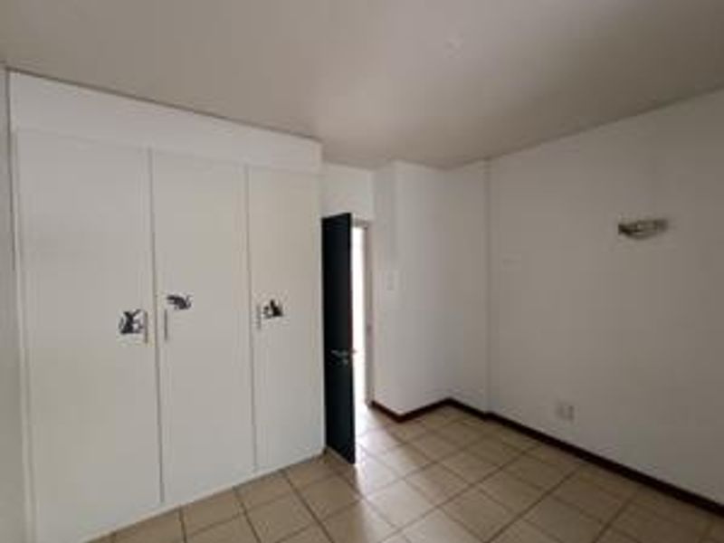 HATFIELD - 2 BEDROOM APARTMENT WALKING DISTANCE TO PRETORIA UNIVERSITY - Photo 7