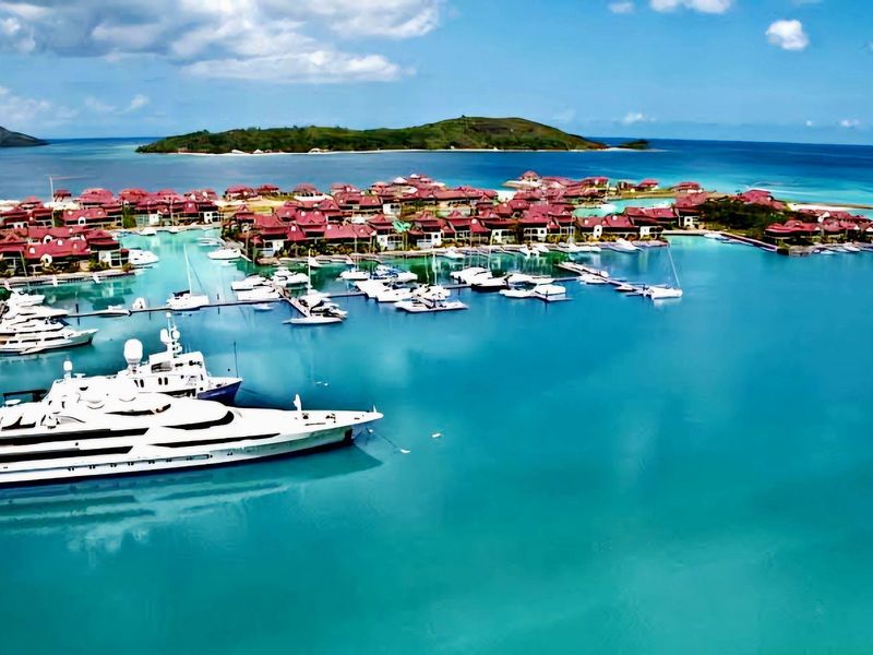 Stunning Garden Apartment overlooking the International Superyacht Marina - Photo 10