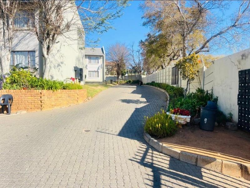 2-Bedroom First-Floor Apartment in Whitney Gardens - Photo 10