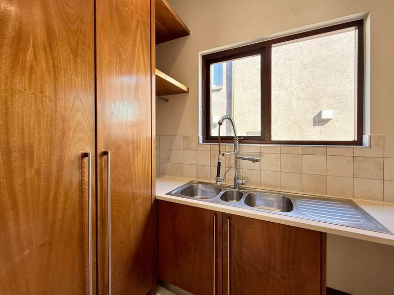 Luxury Awaits: Unfurnished 5 Bedroom Gem in Waterstone Estate! - Photo 9