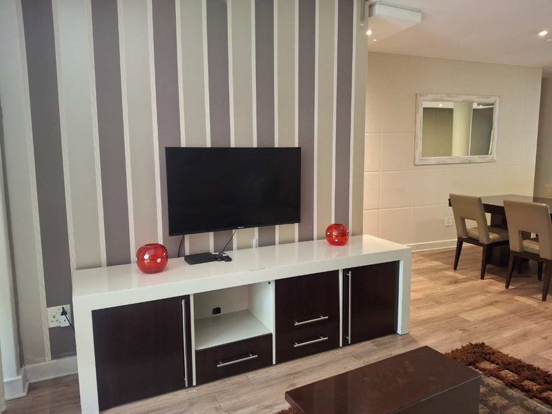 A GORGEOUS THREE BEDROOM FURNISHED APARTMENT - Photo 2