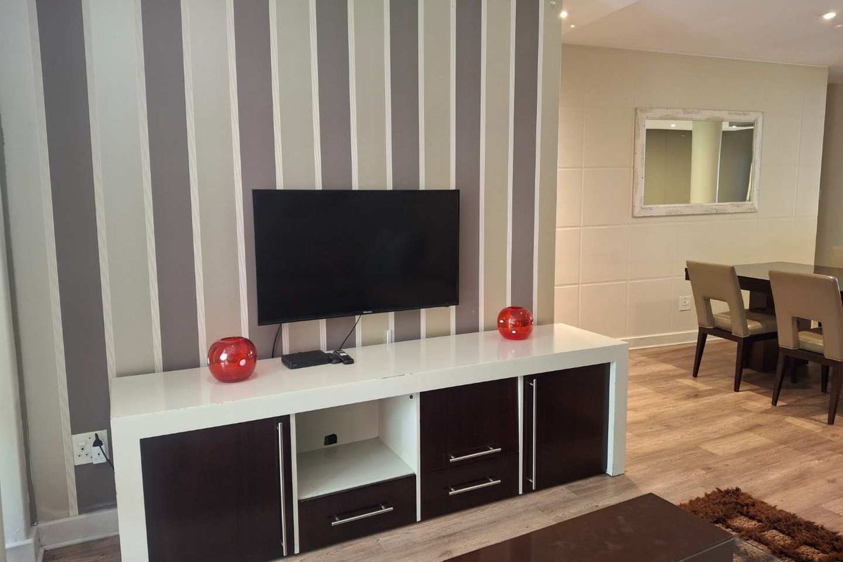 A GORGEOUS THREE BEDROOM FURNISHED APARTMENT - Photo 2