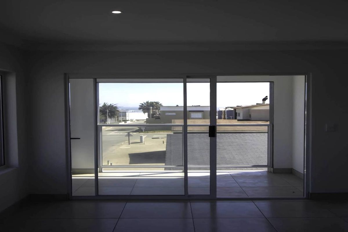 Modern New 4 Bedroom Home near the sea - Photo 4