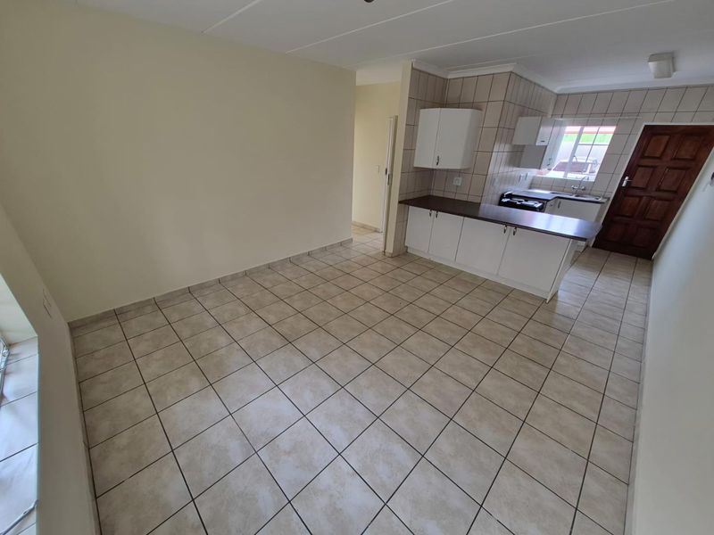 Golden Oaks Living – Ideal for Homeowners or Investors. - Photo 5