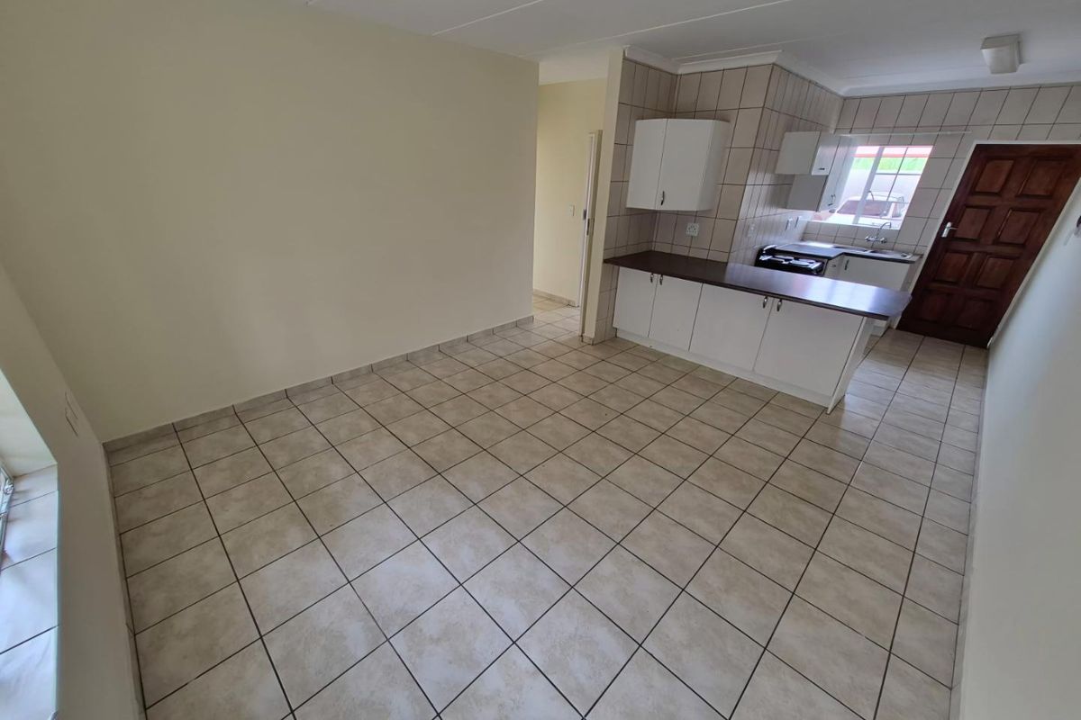 Golden Oaks Living – Ideal for Homeowners or Investors. - Photo 5