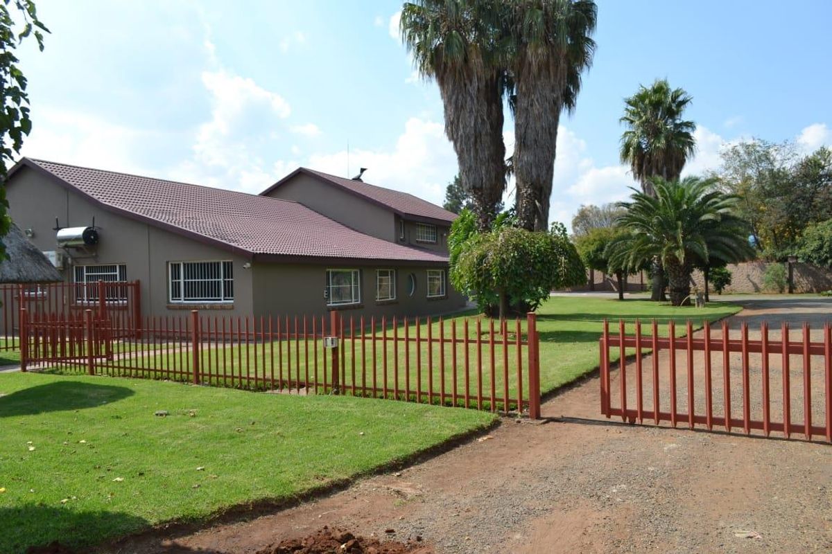 Exceptional Riverfront Smallholding in Risiville - Photo 2