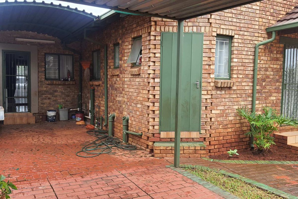 3-Bedroom, 2-Bathroom Home in Dooornpoort, Pretoria - Photo 3