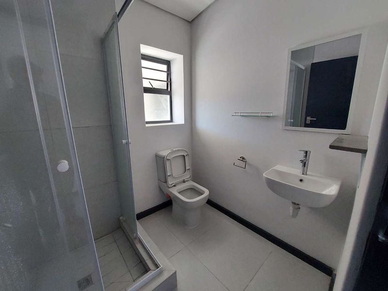Stunning 2 Bedroom Semi-detached home in Wynberg. - Photo 8
