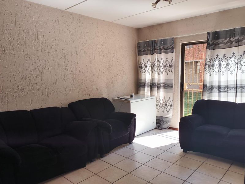 2 bedroom ground floor unit, walking distance from Eastrand Mall - Photo 7