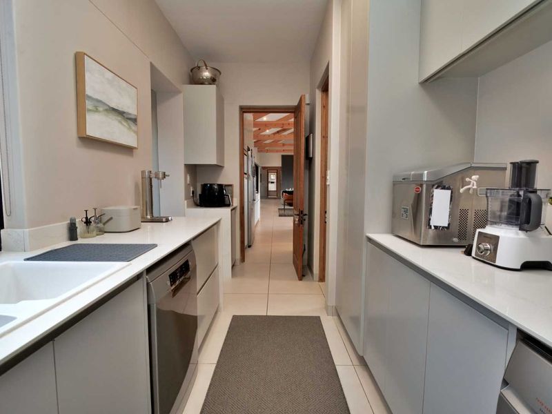 Architectural Masterpiece with Breathtaking River and Ocean Views – Stilbaai West - Photo 9