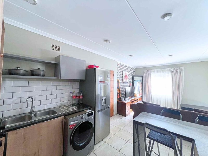 Three Bedroom home in Capital View Estate - Photo 9