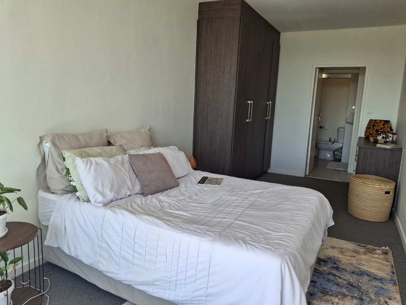 A BEAUTIFUL SUNNY ONE BEDROOM APARTMENT - Photo 5