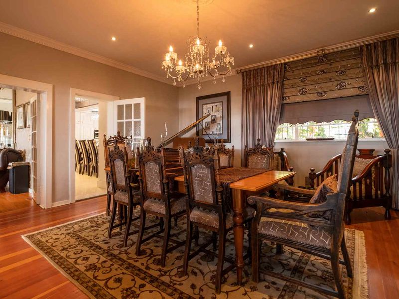 Immense Ambassador type double story mansion with 4 spacious living entities. - Photo 5