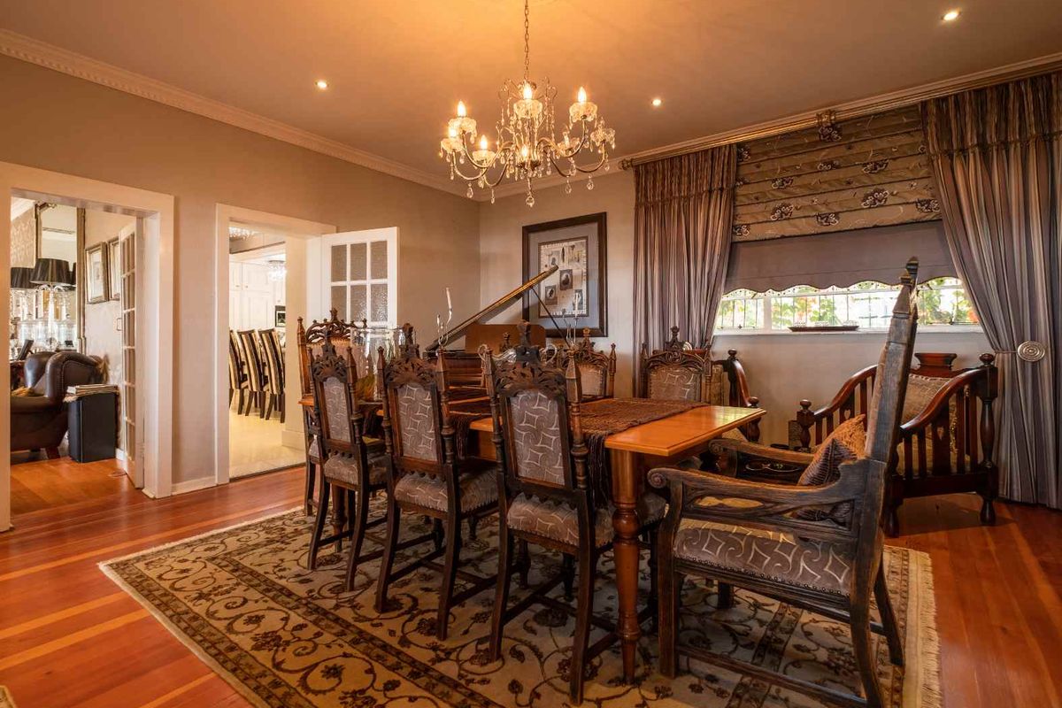 Immense Ambassador type double story mansion with 4 spacious living entities. - Photo 5