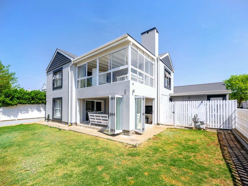 Exclusive Luxury Living in Leisure Bay Estate - Photo 8
