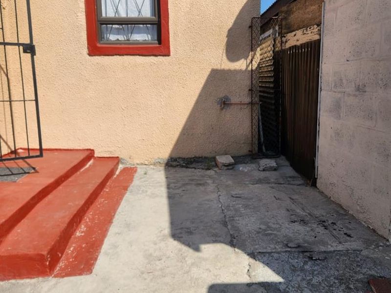 Charming Three-Bedroom Home for Sale in Site B, Khayelitsha - V Section - Photo 3