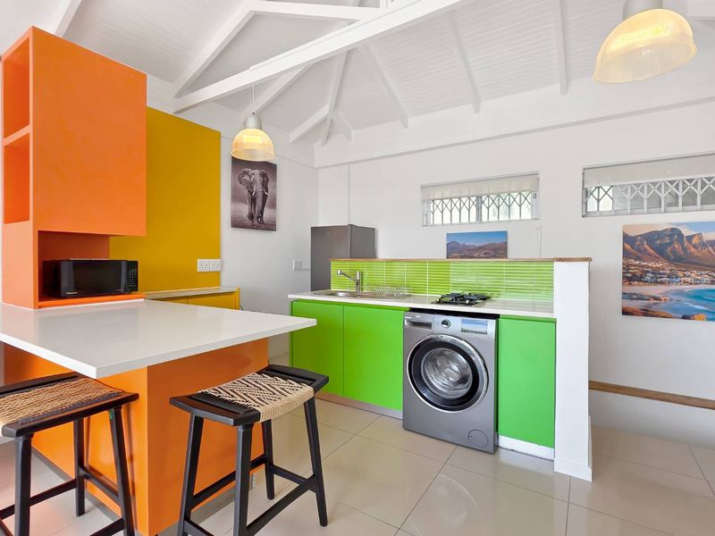 Secluded Comfort: Furnished Apartment with Parking - Photo 8