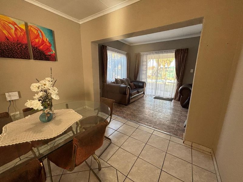 Spacious 4 bedroom home for sale - Photo 4