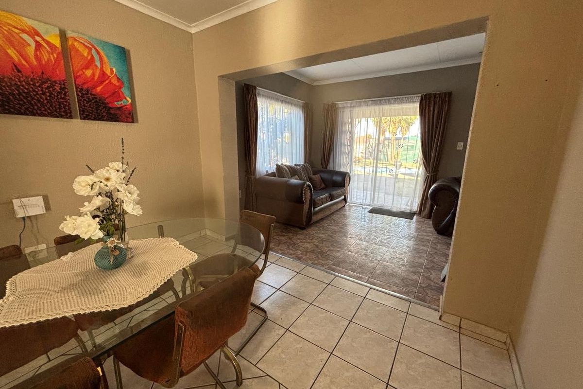 Spacious 4 bedroom home for sale - Photo 4