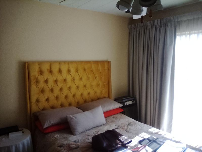 REFURBISHED GROUND FLOOR UNIT - Photo 6