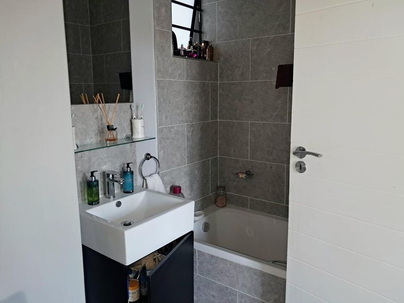 Sky-High Sunshine & Braai: Ferndale’s Fun-Loving Loft! - Photo 9