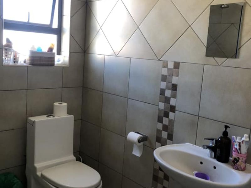 2 Bedroom Townhouse For Sale in Rocky Crest - Photo 10